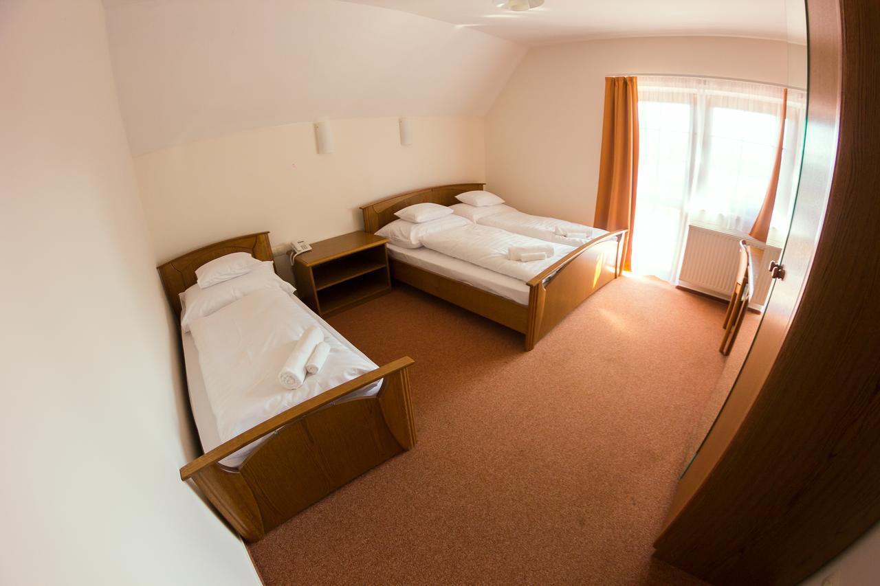 M1 Szeker Csarda Hotel Es Etterem Obarok Zewnętrze zdjęcie