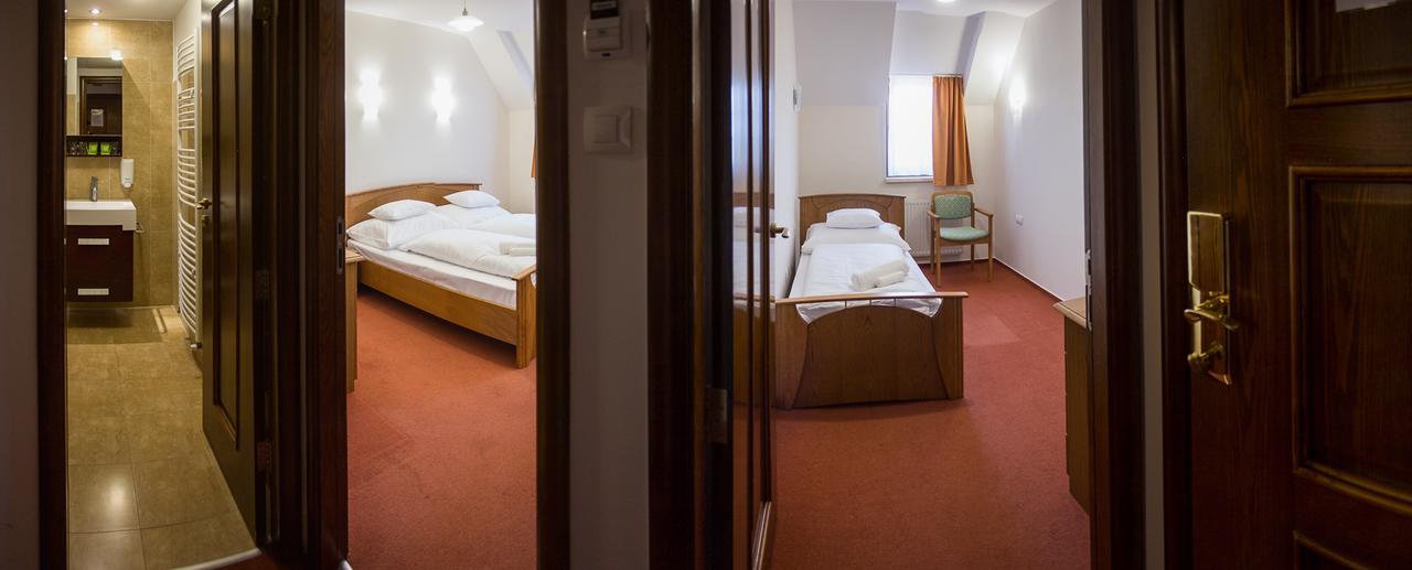 M1 Szeker Csarda Hotel Es Etterem Obarok Zewnętrze zdjęcie